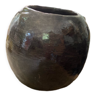 Sejnane brown vase varnished
