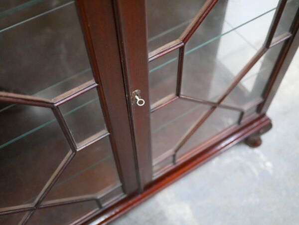 Vitrine anglaise ancienne en bois