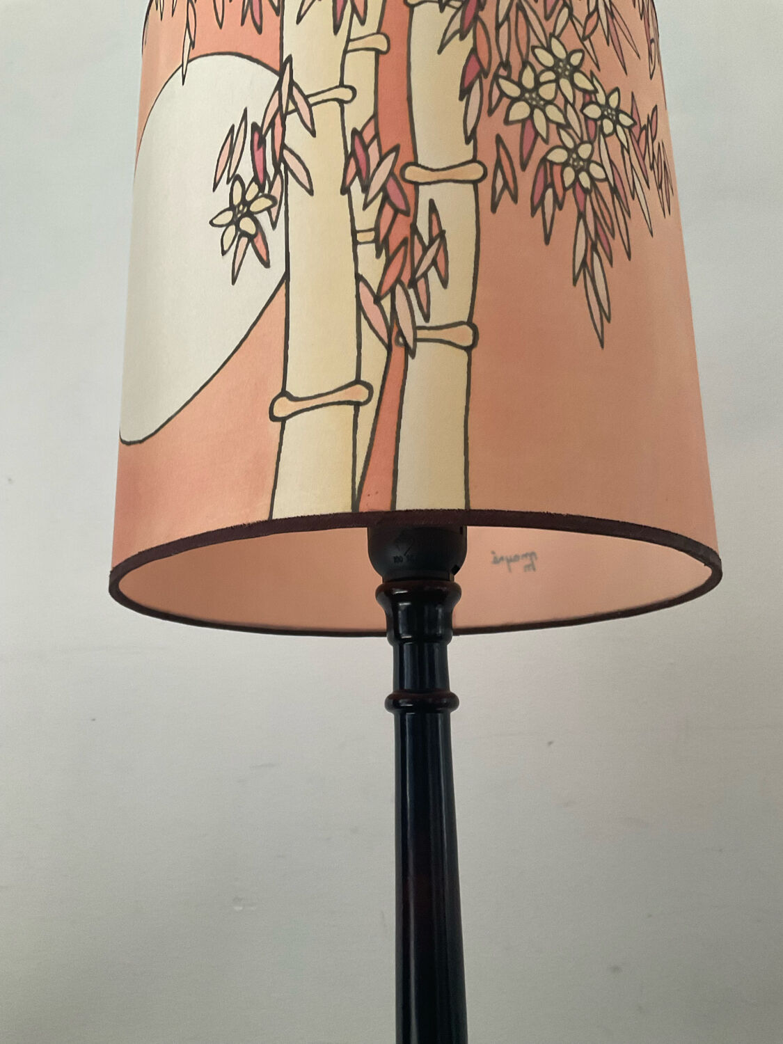 Vintage lamp in wood and silk