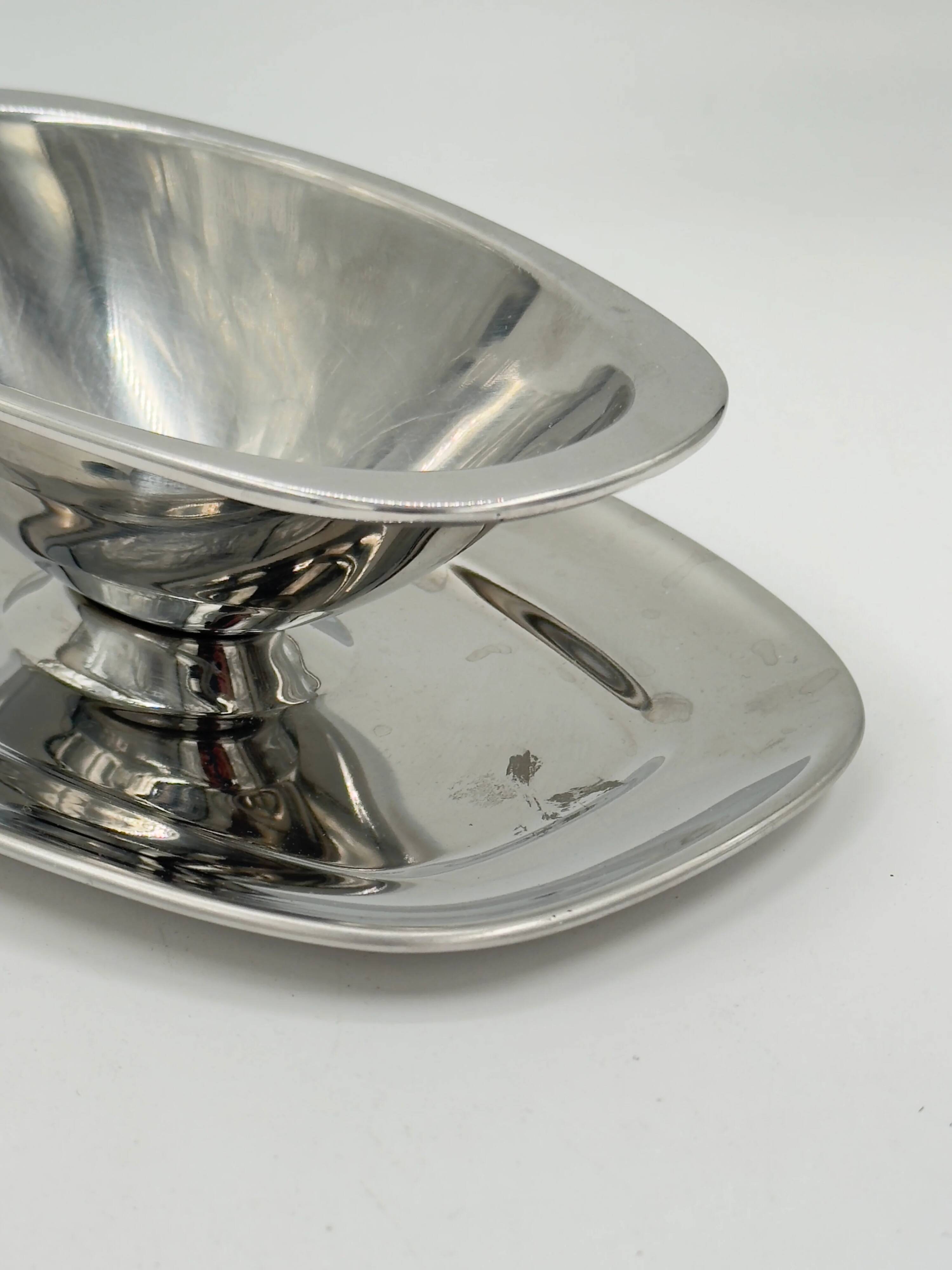 Saucière vintage en acier inoxydable avec plateau ovale intégré