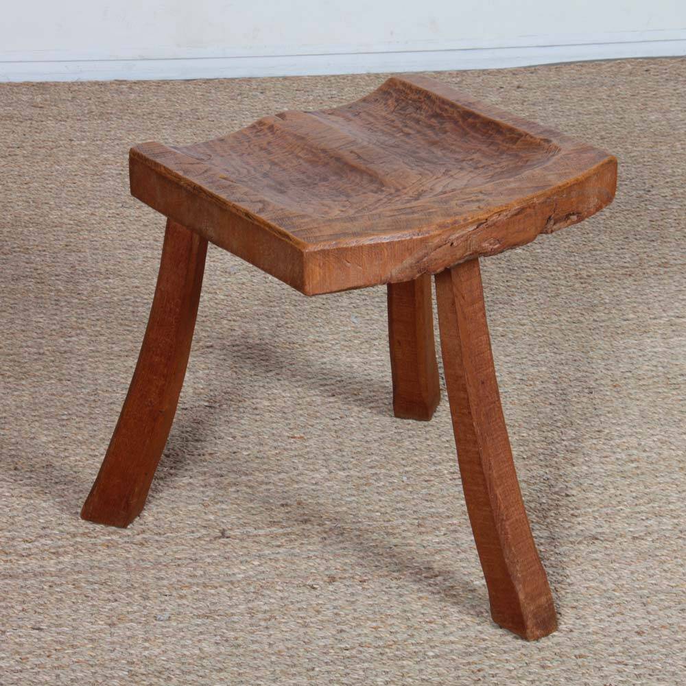 Tabouret tripode dans le goût des Ateliers de Marolles, 1960