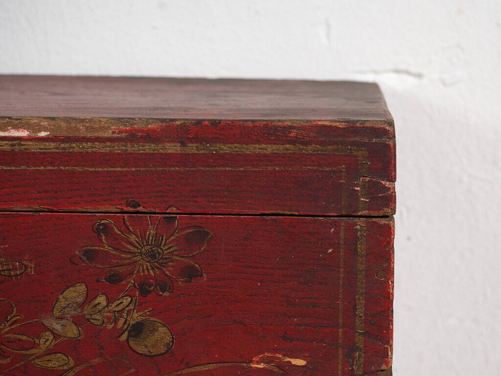 Ancient oriental chest in garnet red (circa 1900) #36