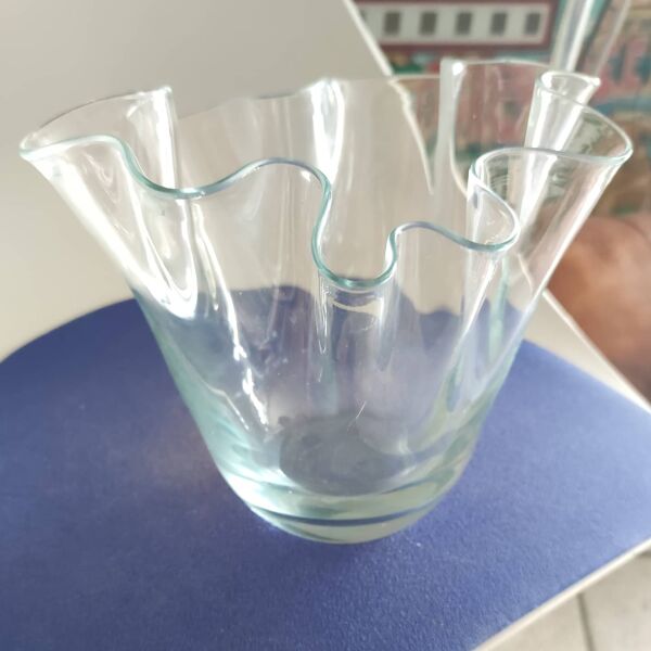 Vase mouchoir en cristal vers 1930