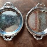 Set of 2 metal dishes