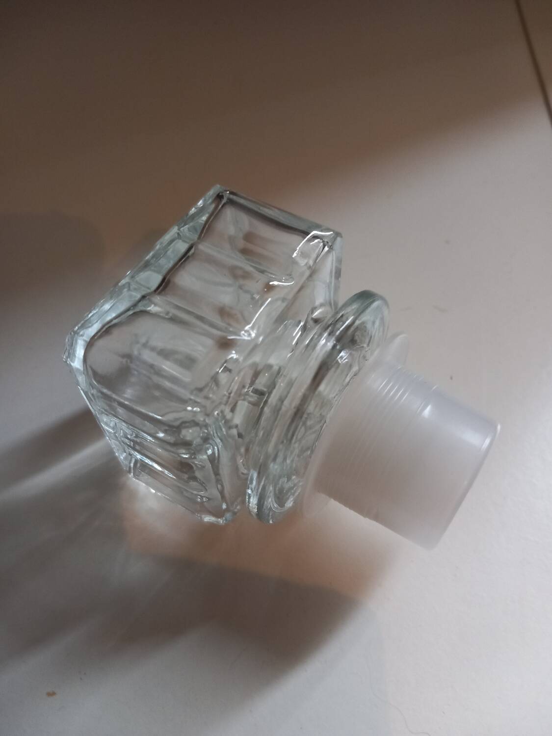 Whiskey decanter and 6 assorted glasses