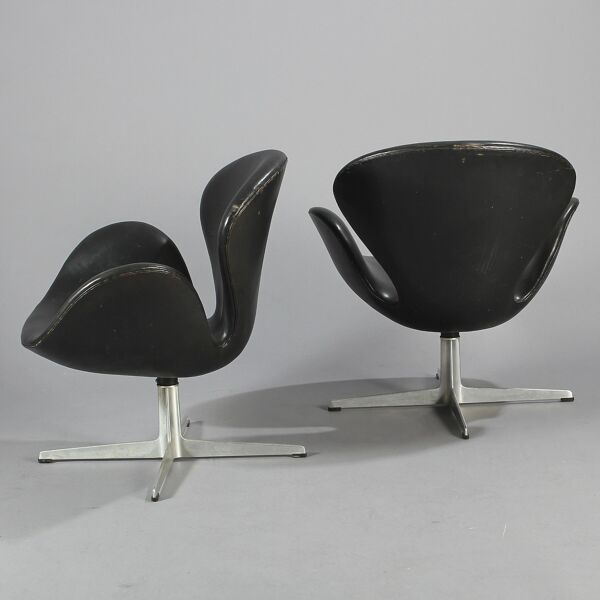 Paire de ''Swan Chairs'' d'Arne Jacobsen