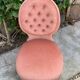 Fauteuil crapaud capitonné rose vintage