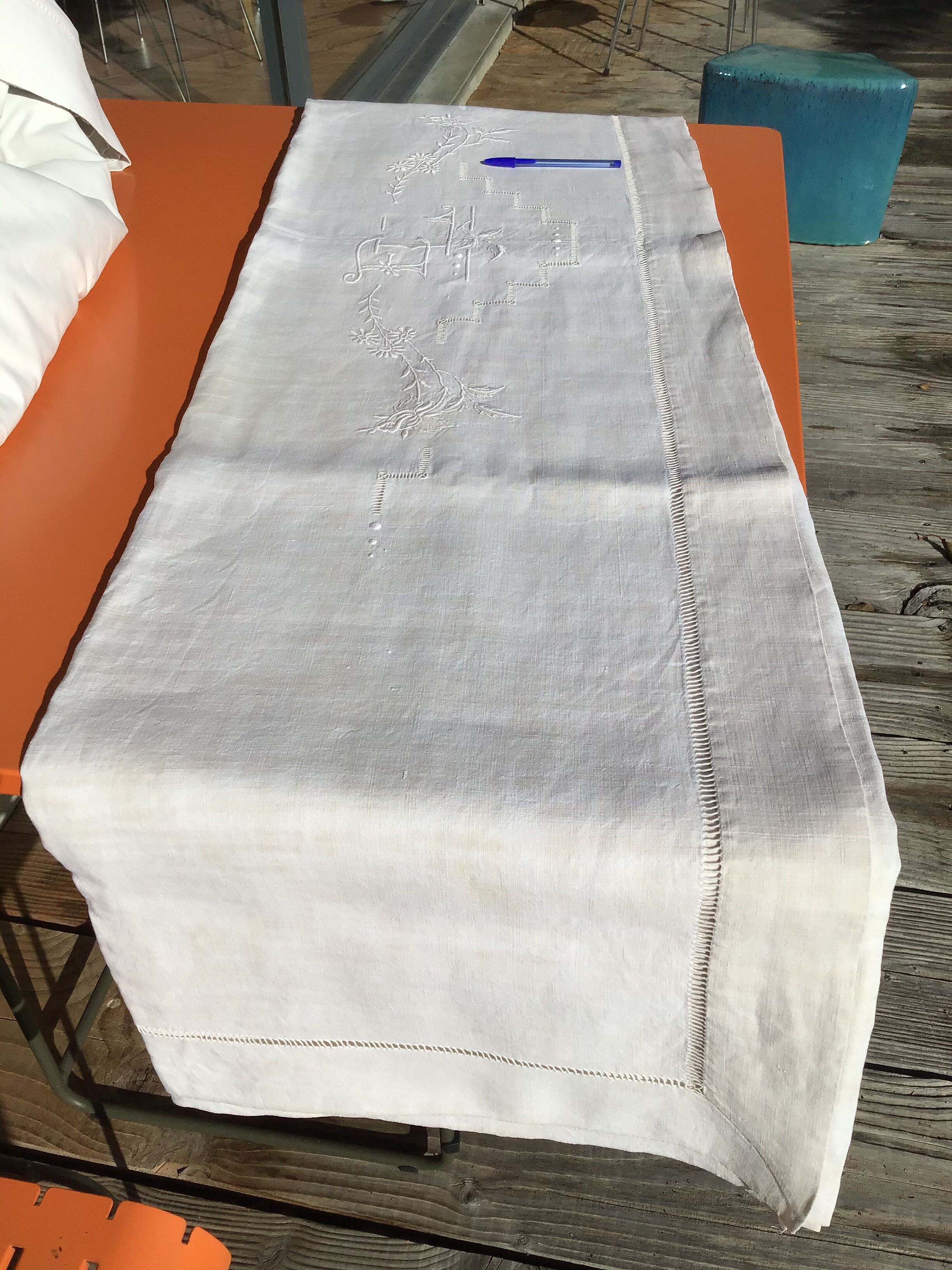 Hand embroidered EL sheet flowers and day scale central sewing