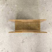 Porte-revues vintage en plexiglas et cannage