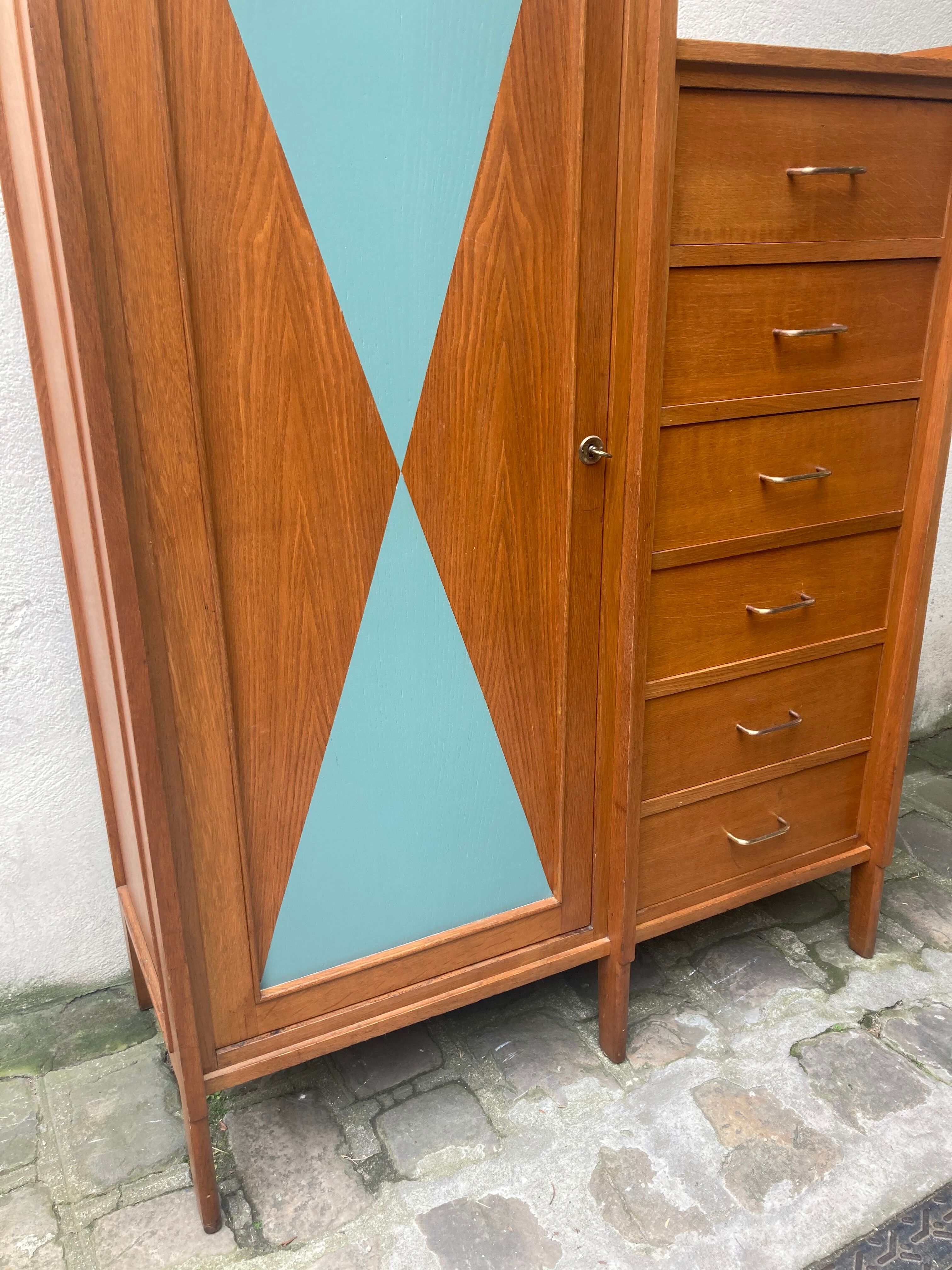 Asymmetrical cabinet