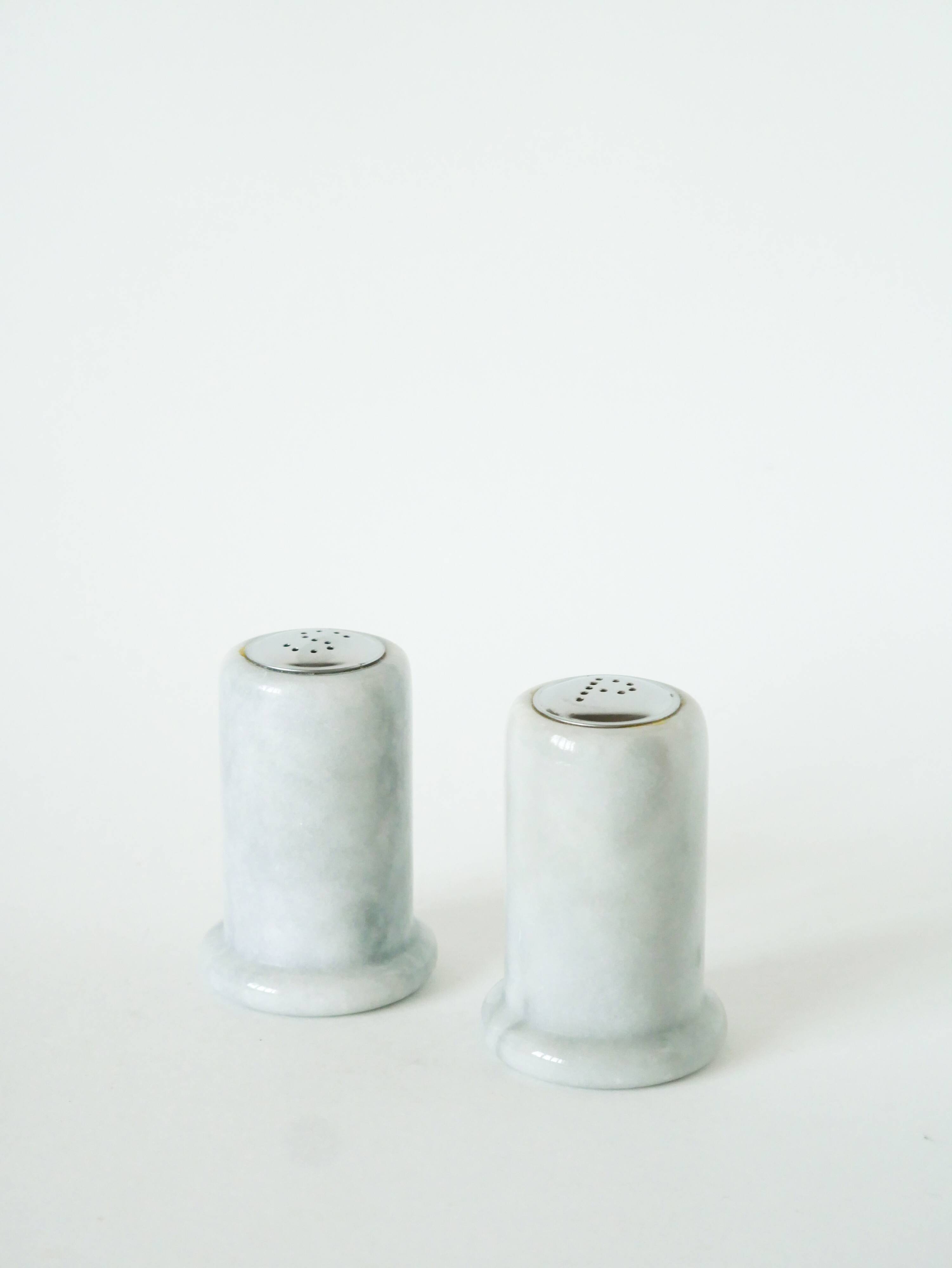 Paire de sel et poivre en albâtre, Vintage