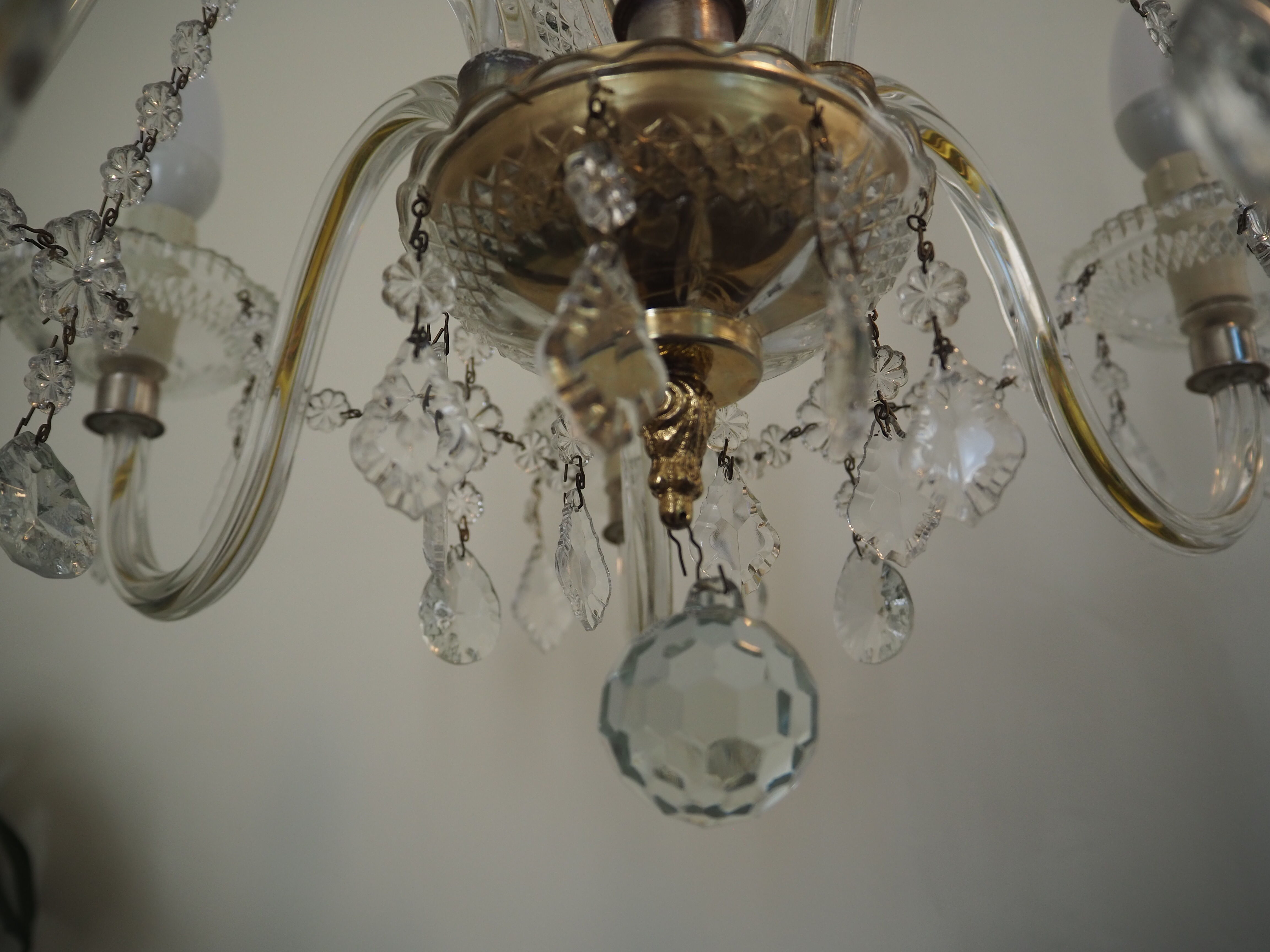6-light chandelier with tassels
