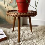 Tripod plant holder table