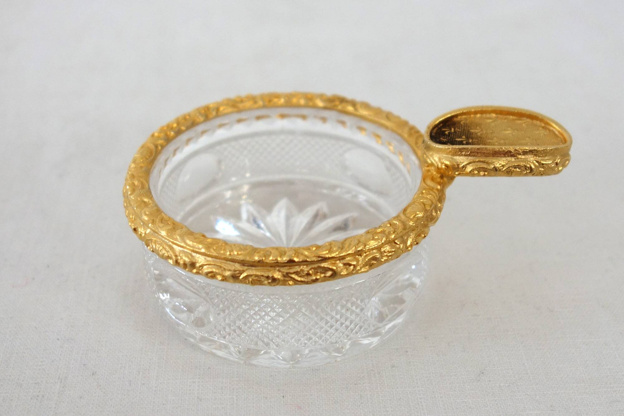Small glass and gilt bronze ashtray Fleurs de lys