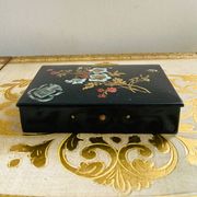 19th-century Chinese lacquer box, handmade motifs, coat of arms of PARIS