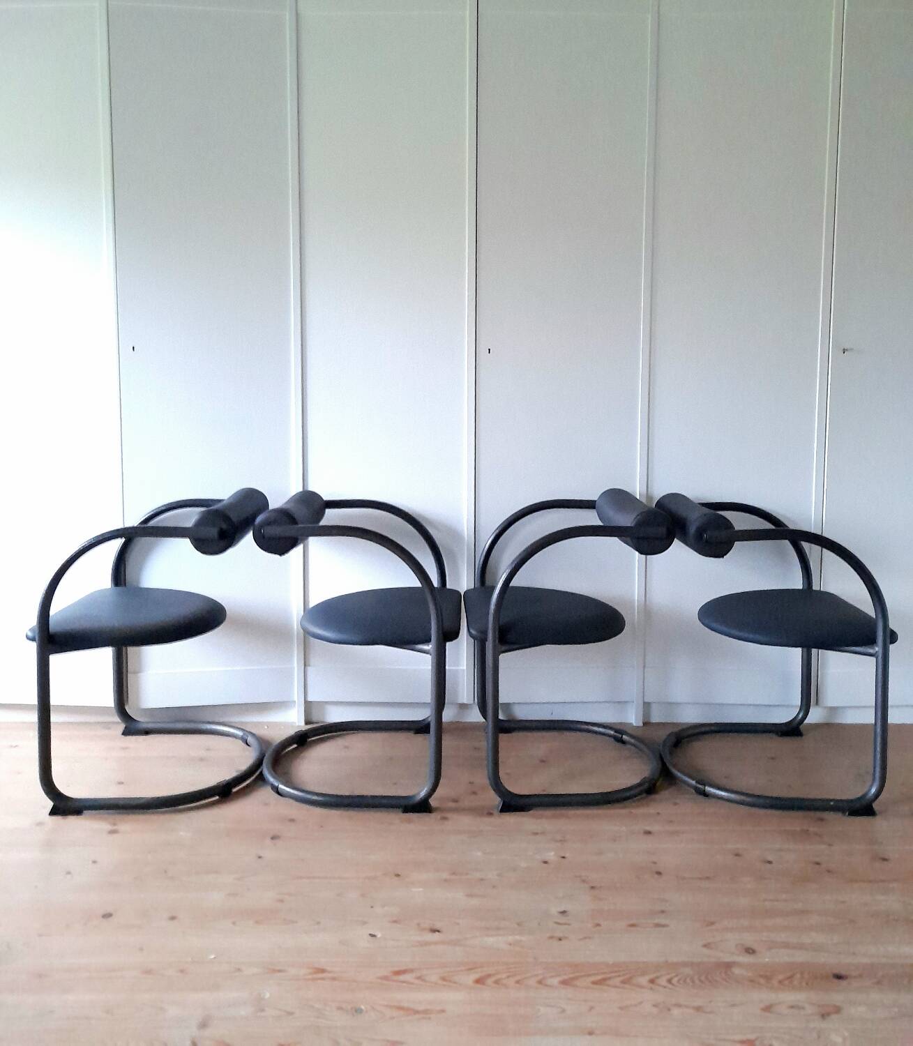 Set of 4 80s dining room chairs