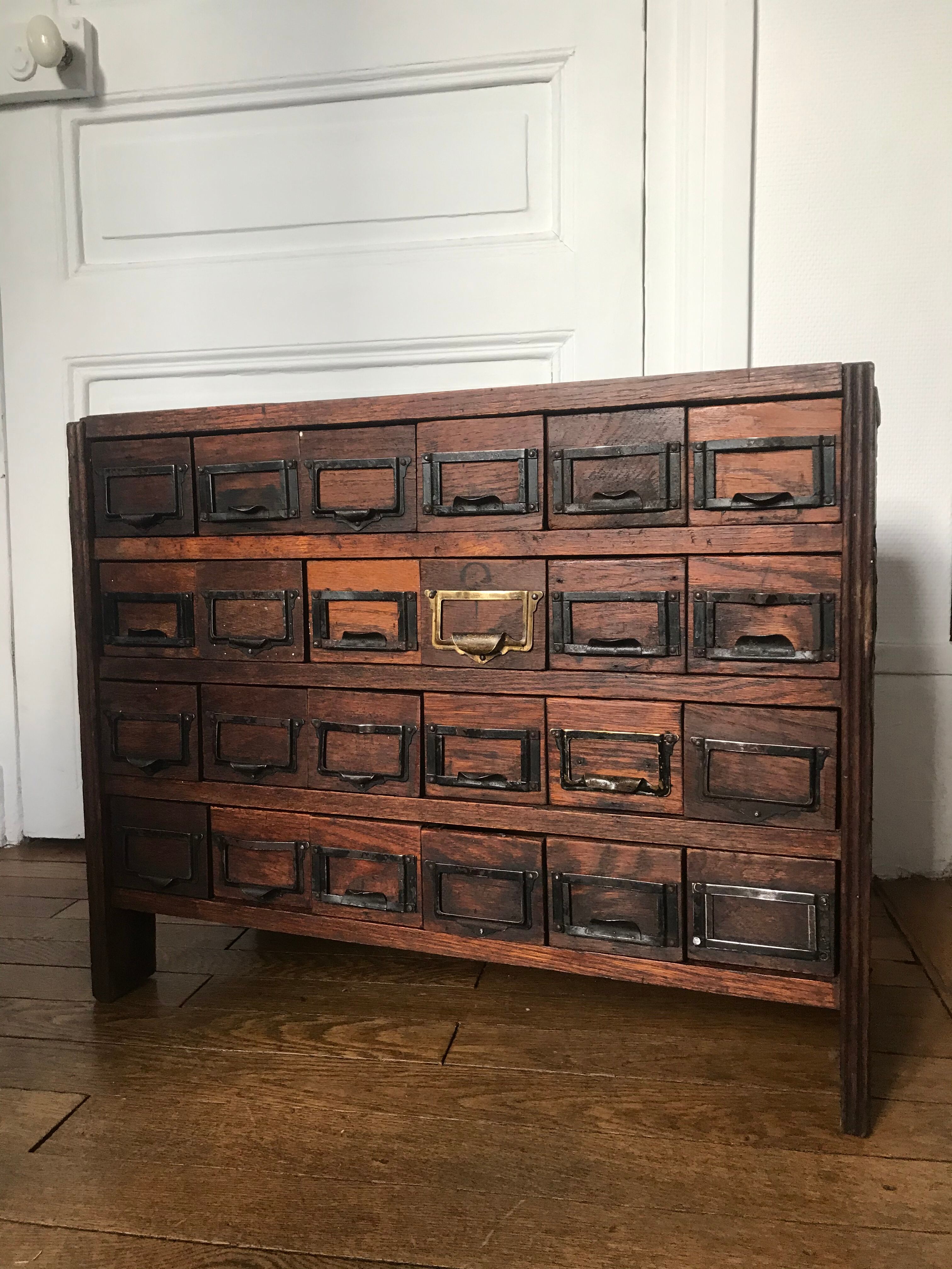 Meuble de métier à tiroirs