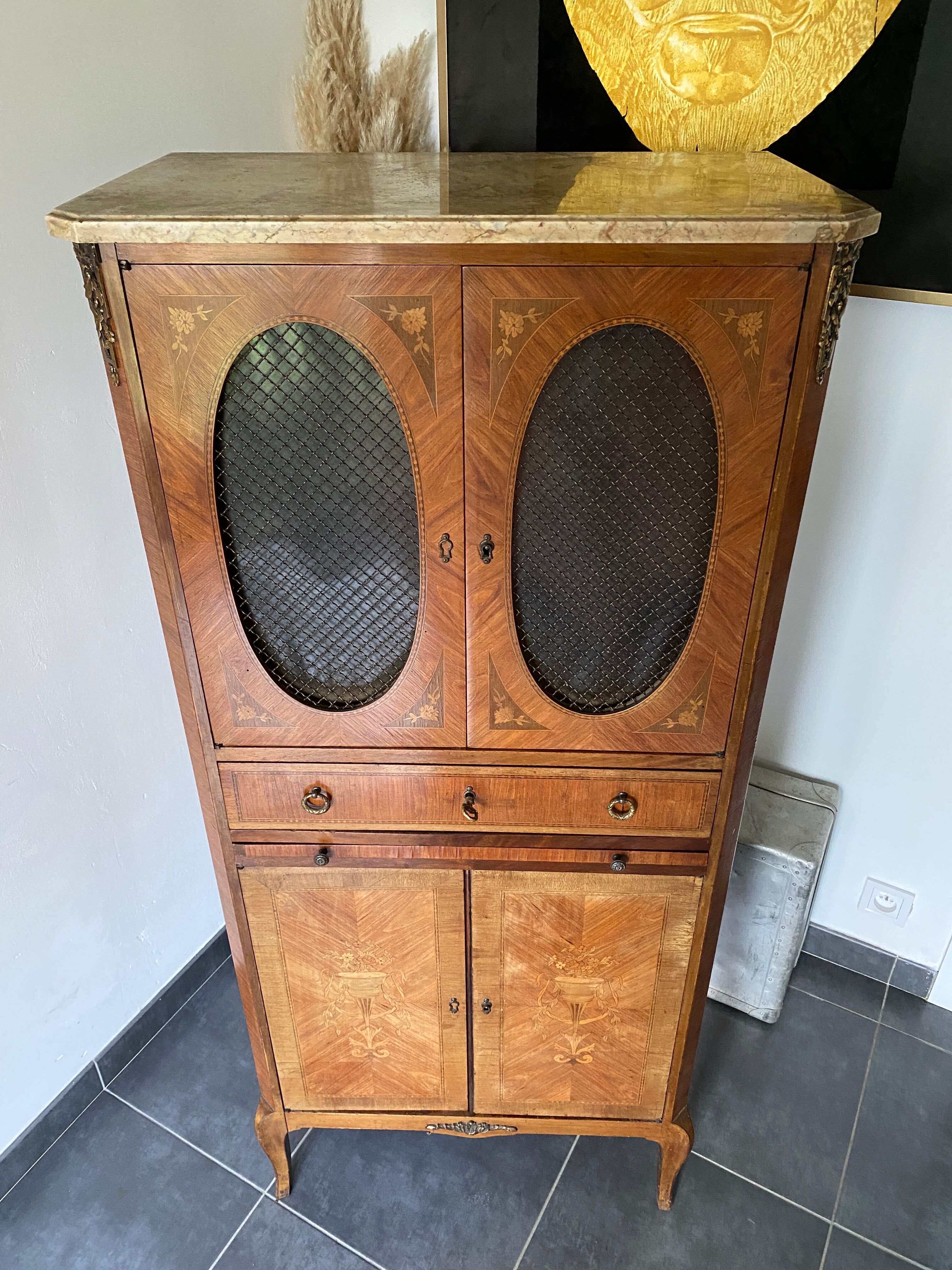 Veneer reading cabinet