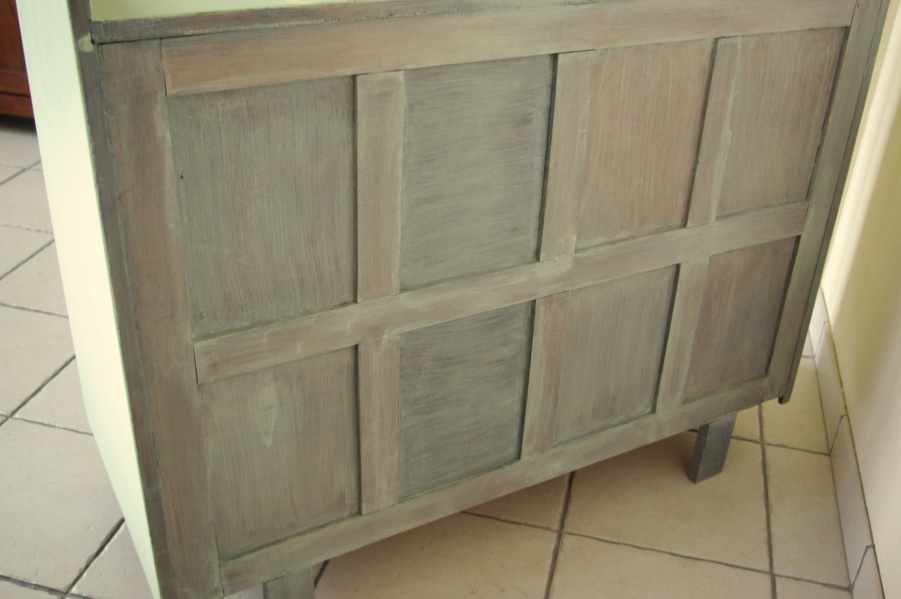 Buffet years 60 feet pastel green compass