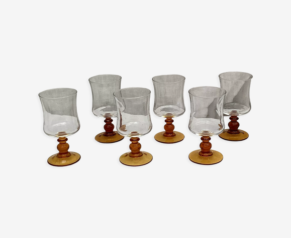 Lot de six verres à pied estampillé France dimension : hauteur -12cm- diamètre 6cm-