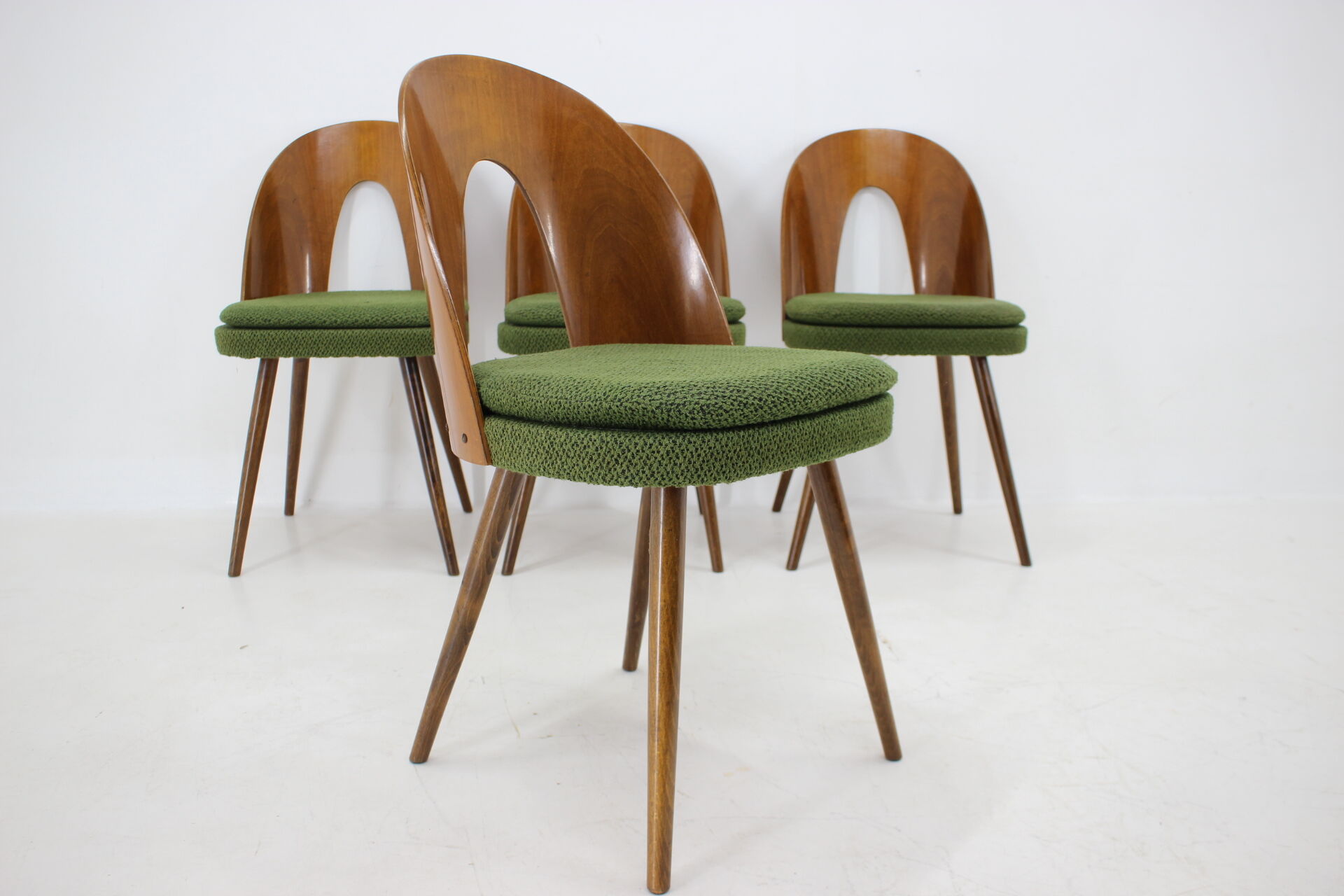 4 chaises d'Antonin Suman, Tchécoslovaquie, 1960