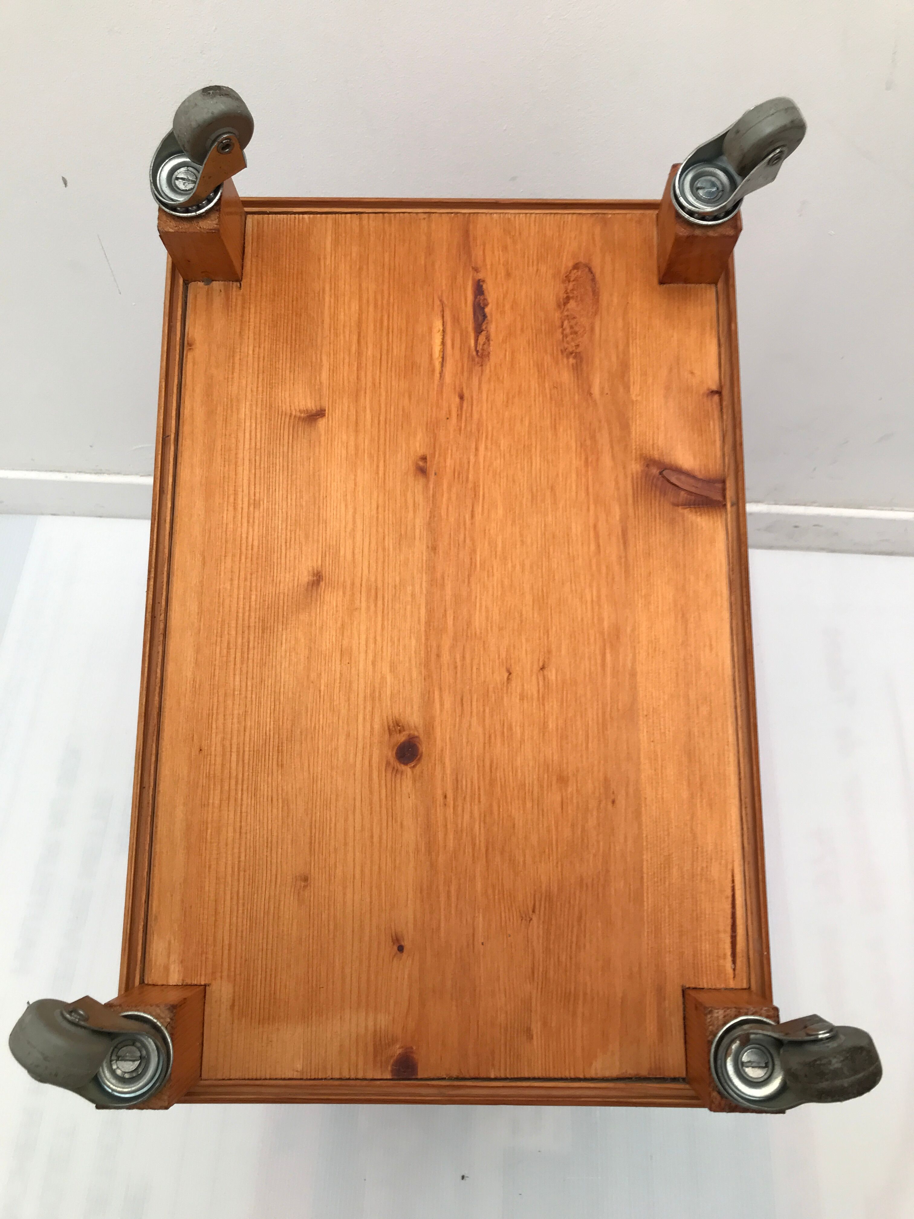 Vintage wooden rolling dessert