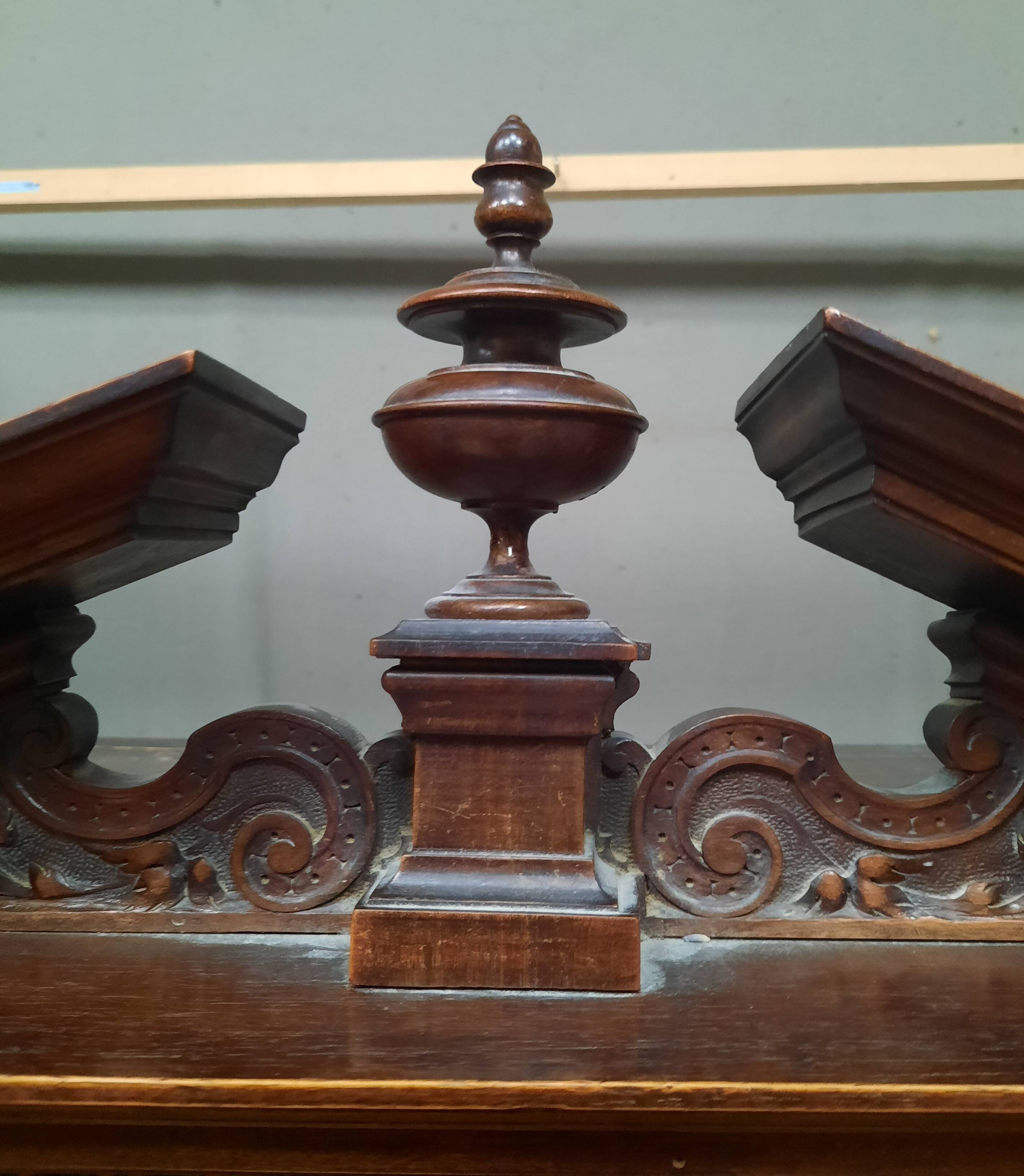 Renaissance style furniture with 4 doors