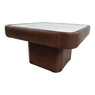 Table basse vintage en marbre et cuir par Desede, 1970