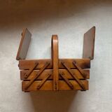 Petite travailleuse en bois vintage