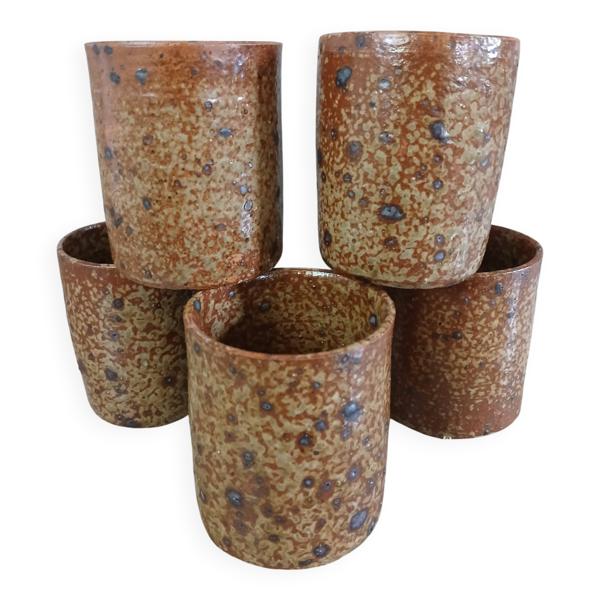5 mugs / verres anciens en grès pyrite