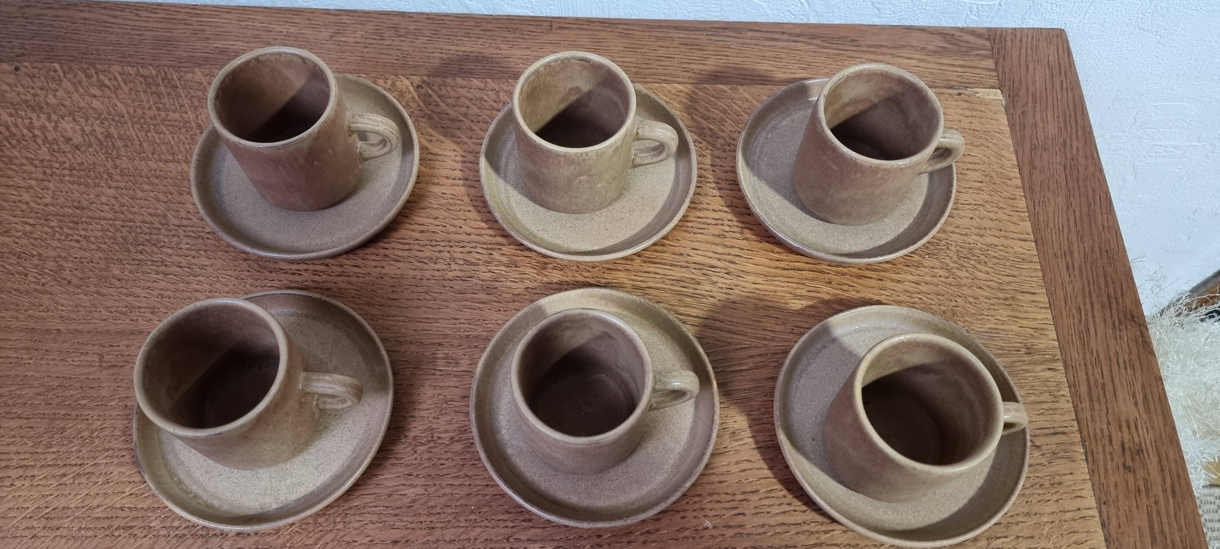Series of 6 cups with their saucer in RHODA CERAM stoneware.