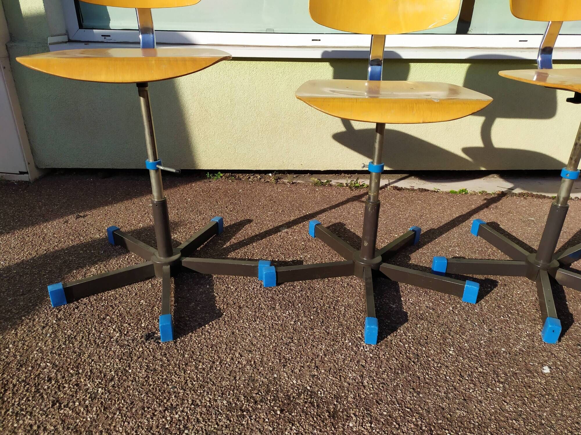 Set of 4 adjustable swivel sewing workshop chairs