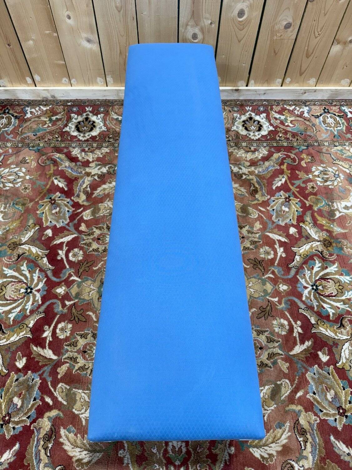 Banquette d'office – Style Louis XVI – Bois réchampis – Tissu bleu