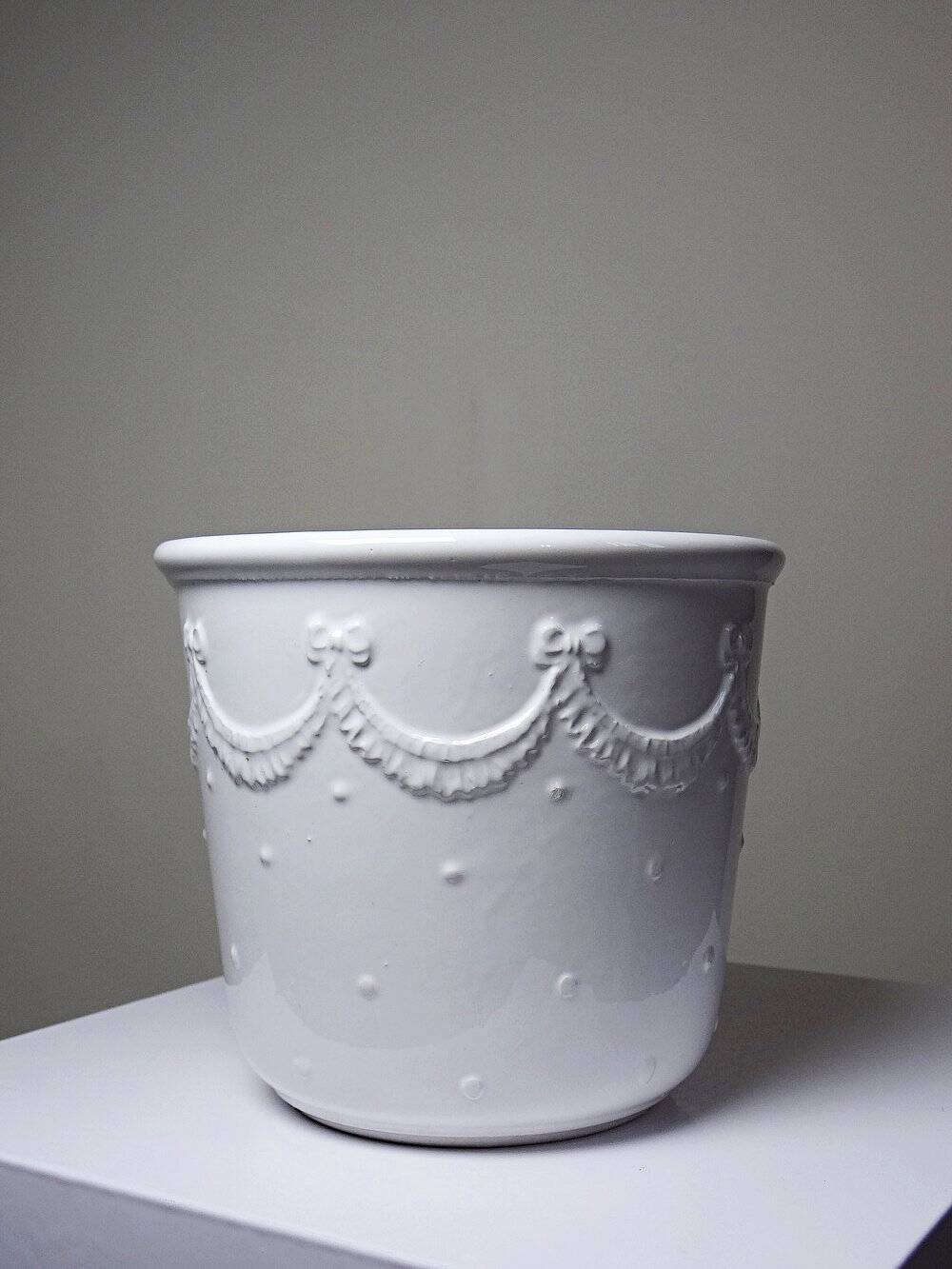 Decorative cache-pot in white faience, vintage shabby chic from Bassano, Italy.