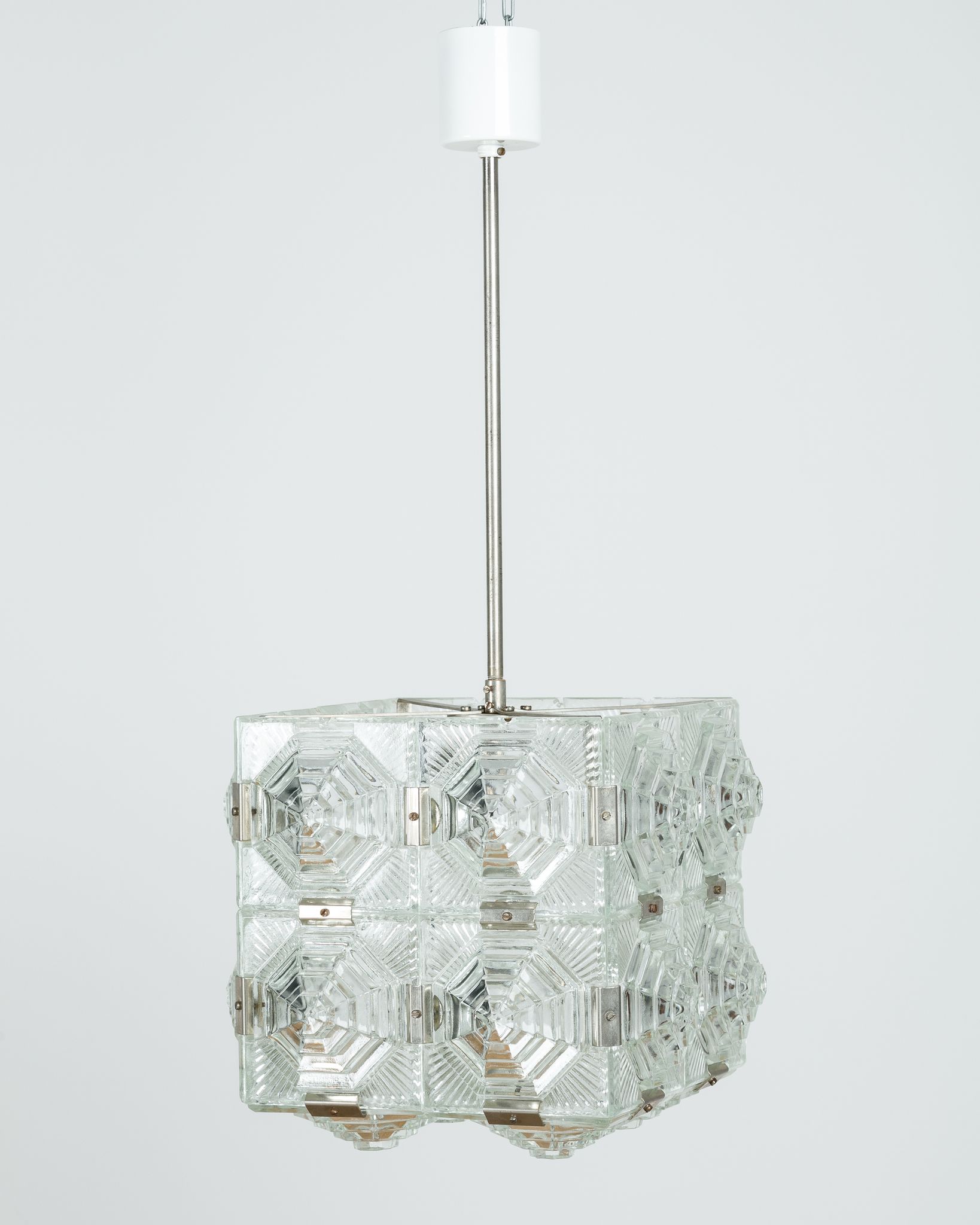 Suspension en cube de verre taillé de Kamenický Šenov, années 1950