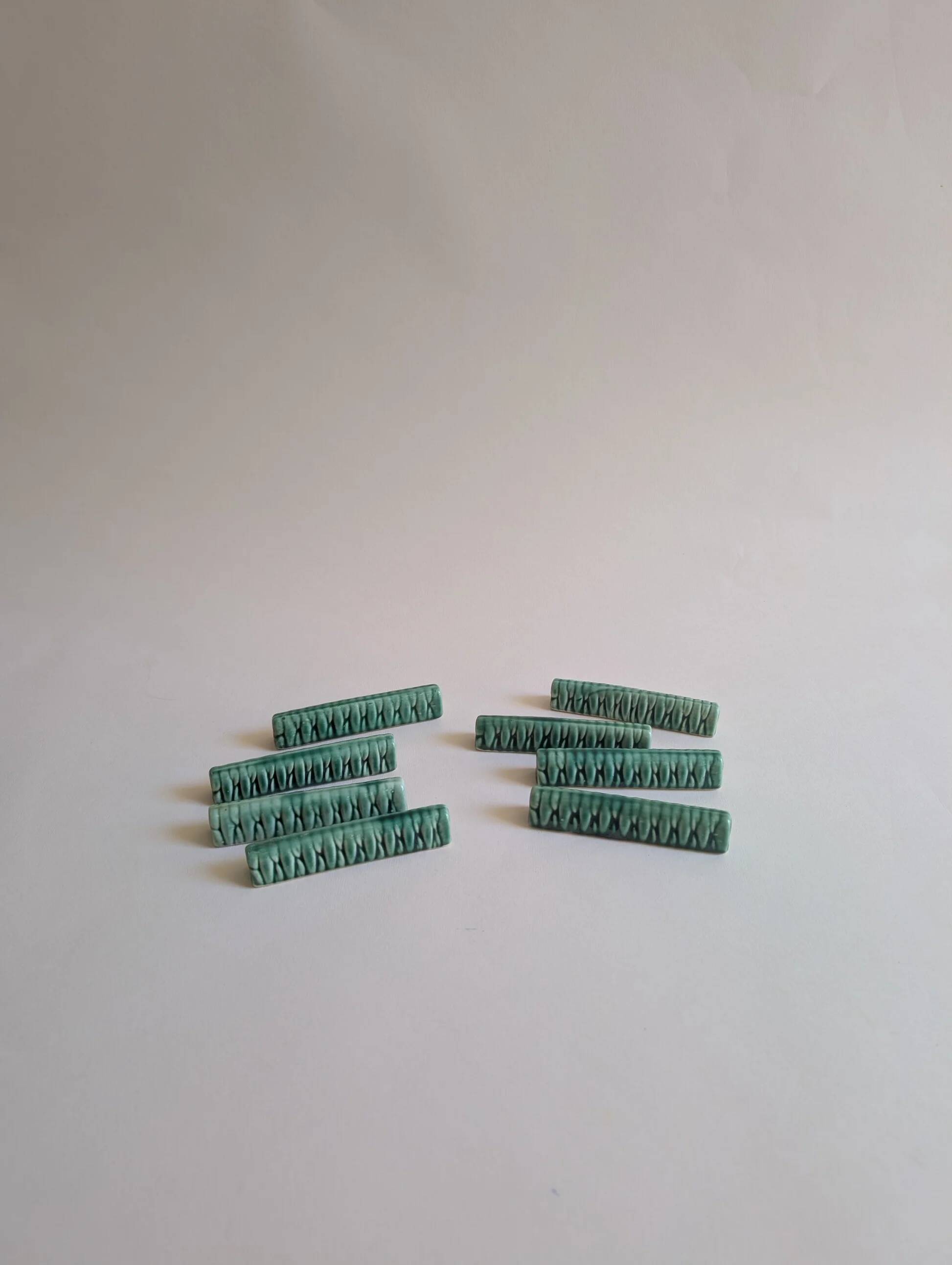 Set of 8 knife holders