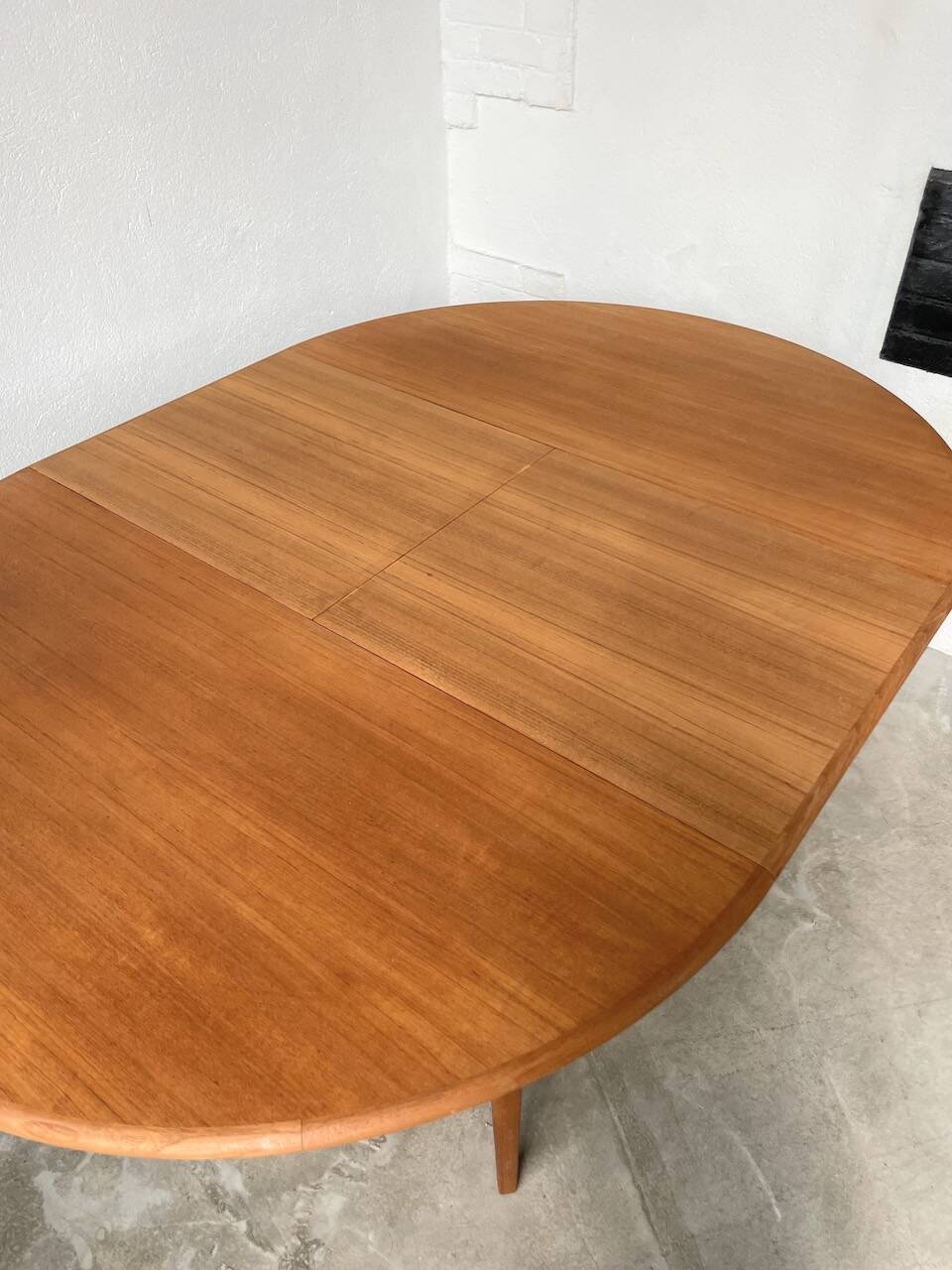 Scandinavian round teak table with extension
