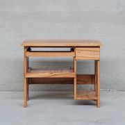 Petit bureau français du milieu du siècle en bois