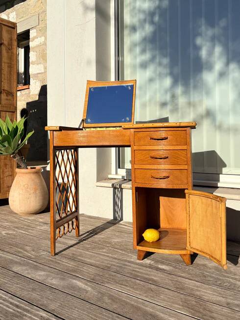 Vintage rattan hairdresser