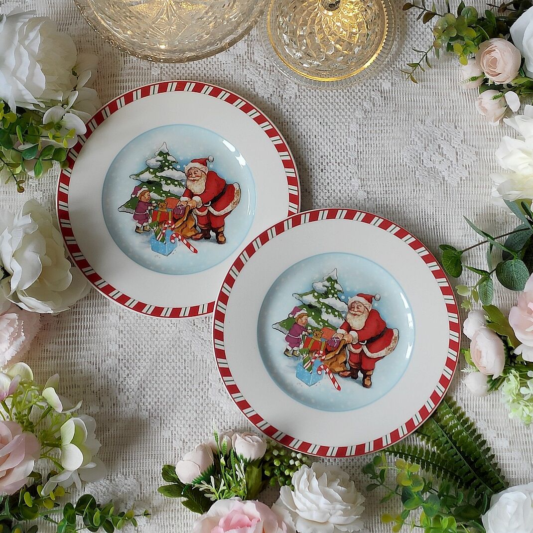 Pair of Villeroy & Boch christmas plates