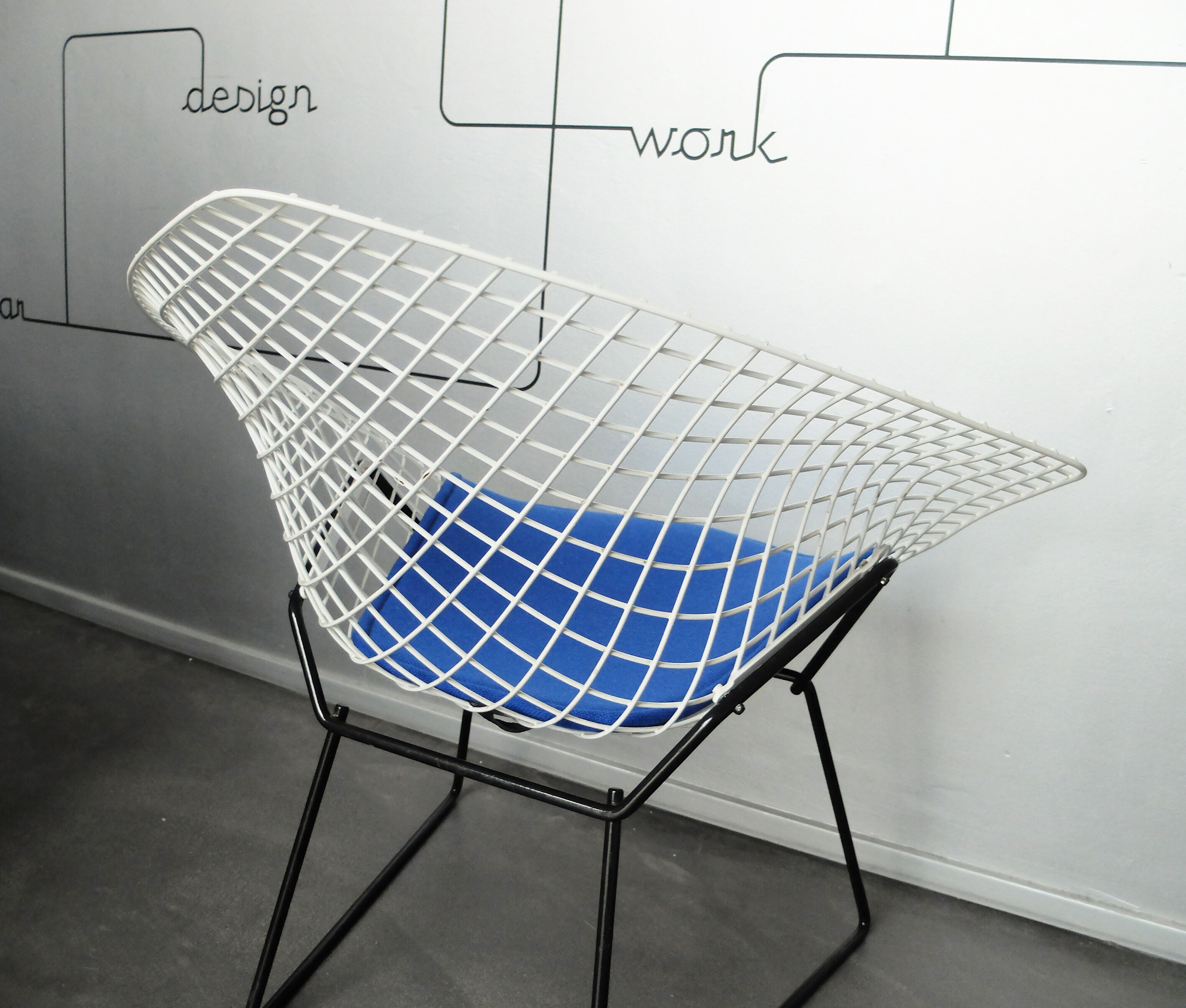 Fauteuil Diamond chair Knoll 421 par Harry Bertoia