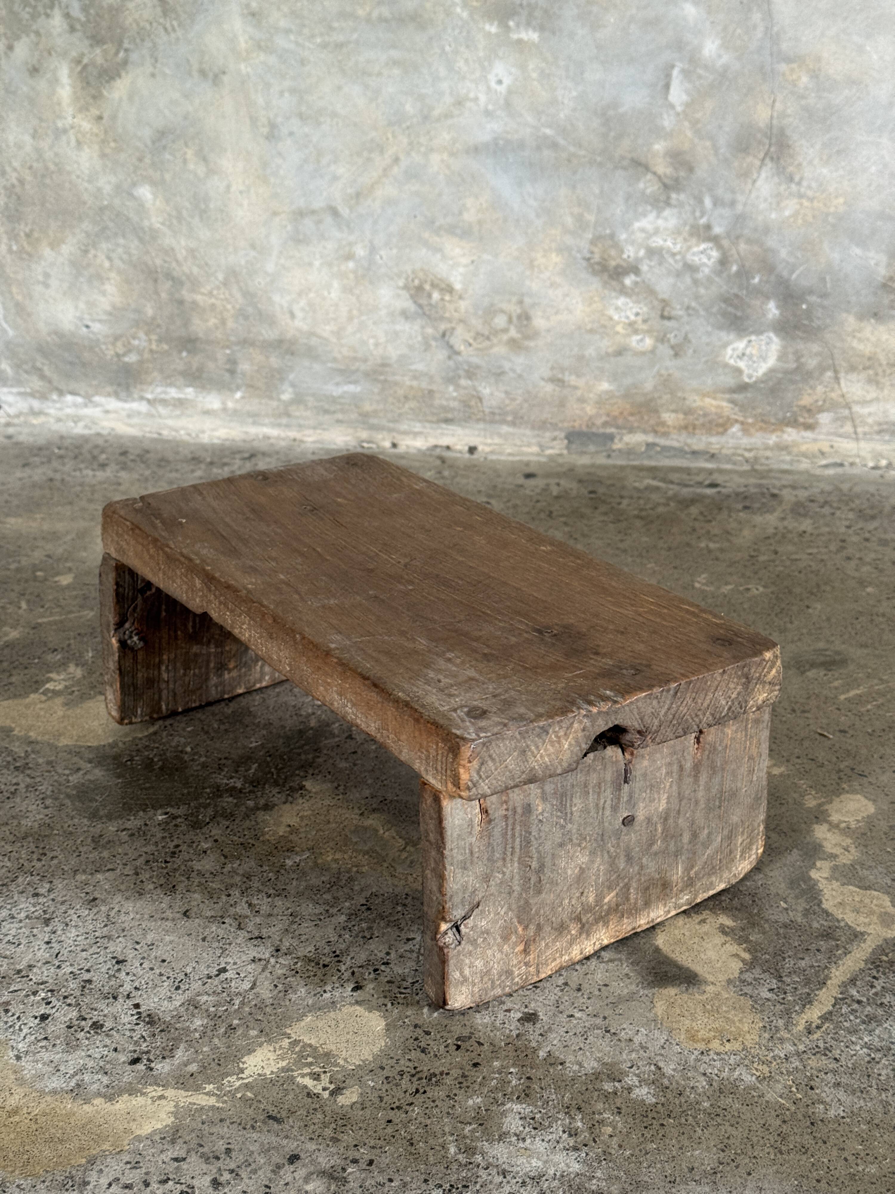 Small auxiliary stool in upcycled teak with a small hollow under the seat (3273)