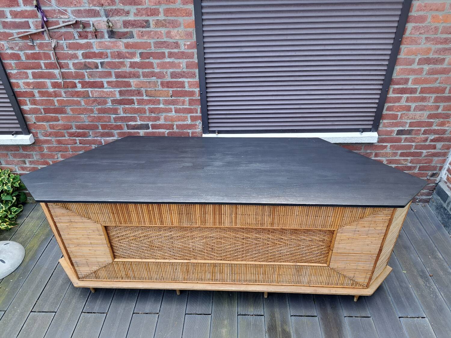 Bamboo and rattan counter