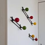 Porte manteau mural boules bois métal noir années 60