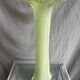 Vase soliflore en opaline vert pomme vintage