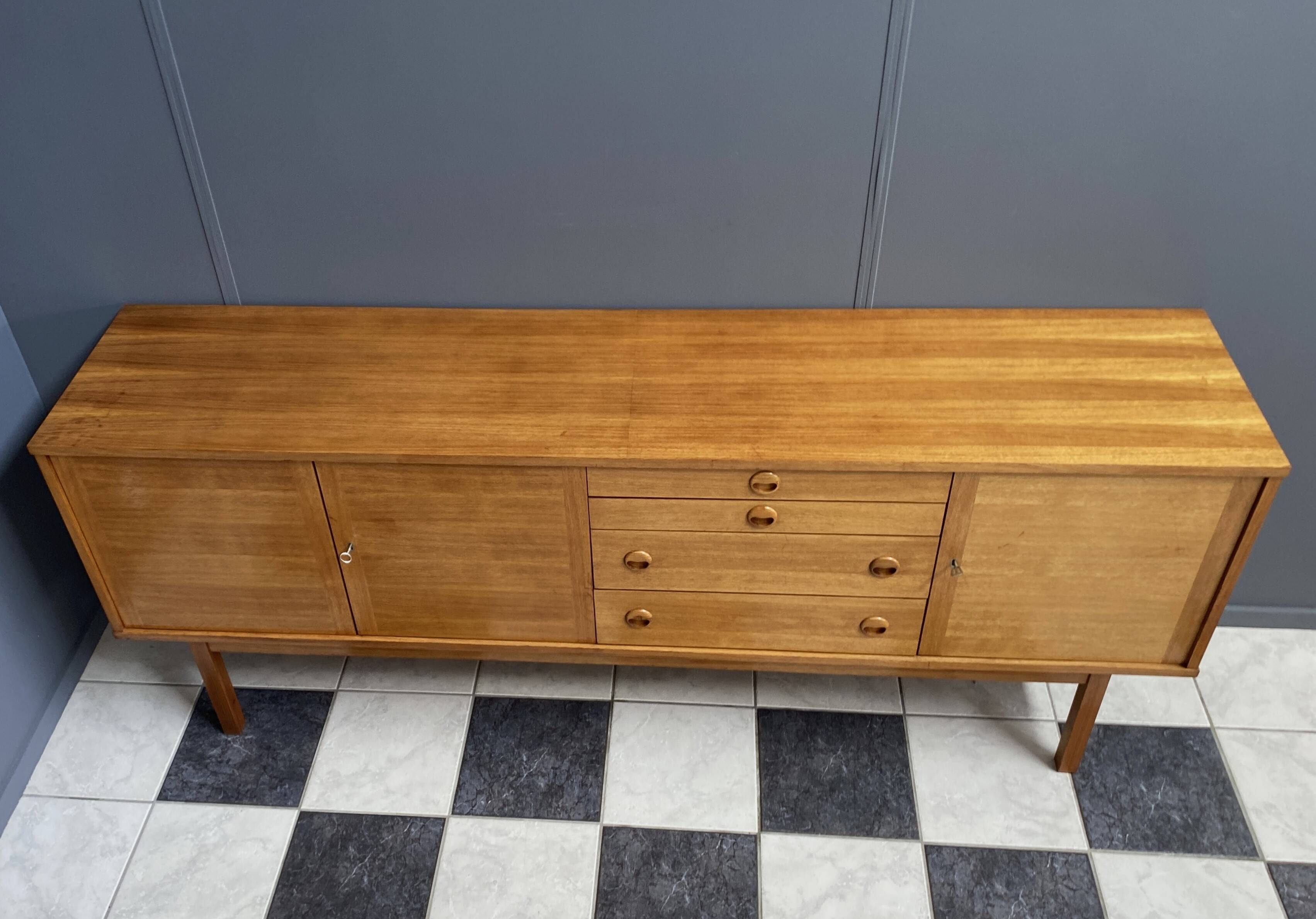 Buffet de style danois des années 1960