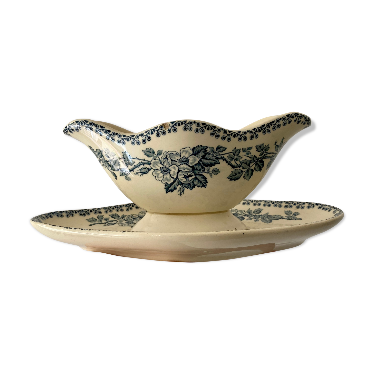 Old sauce pot in iron earth, Guadeloupe model of Saint amand