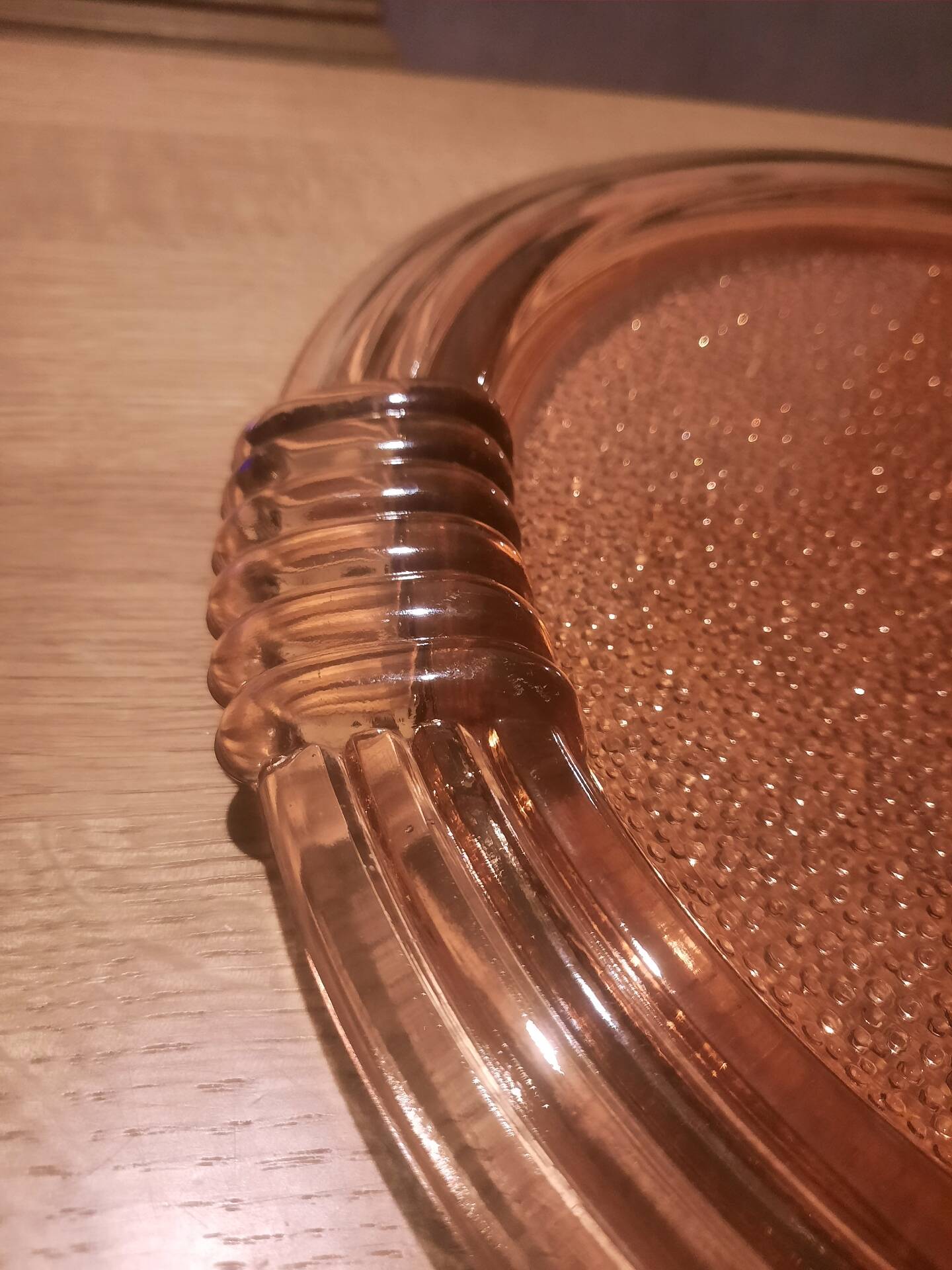 Lot de deux plats art déco en verre rosaline