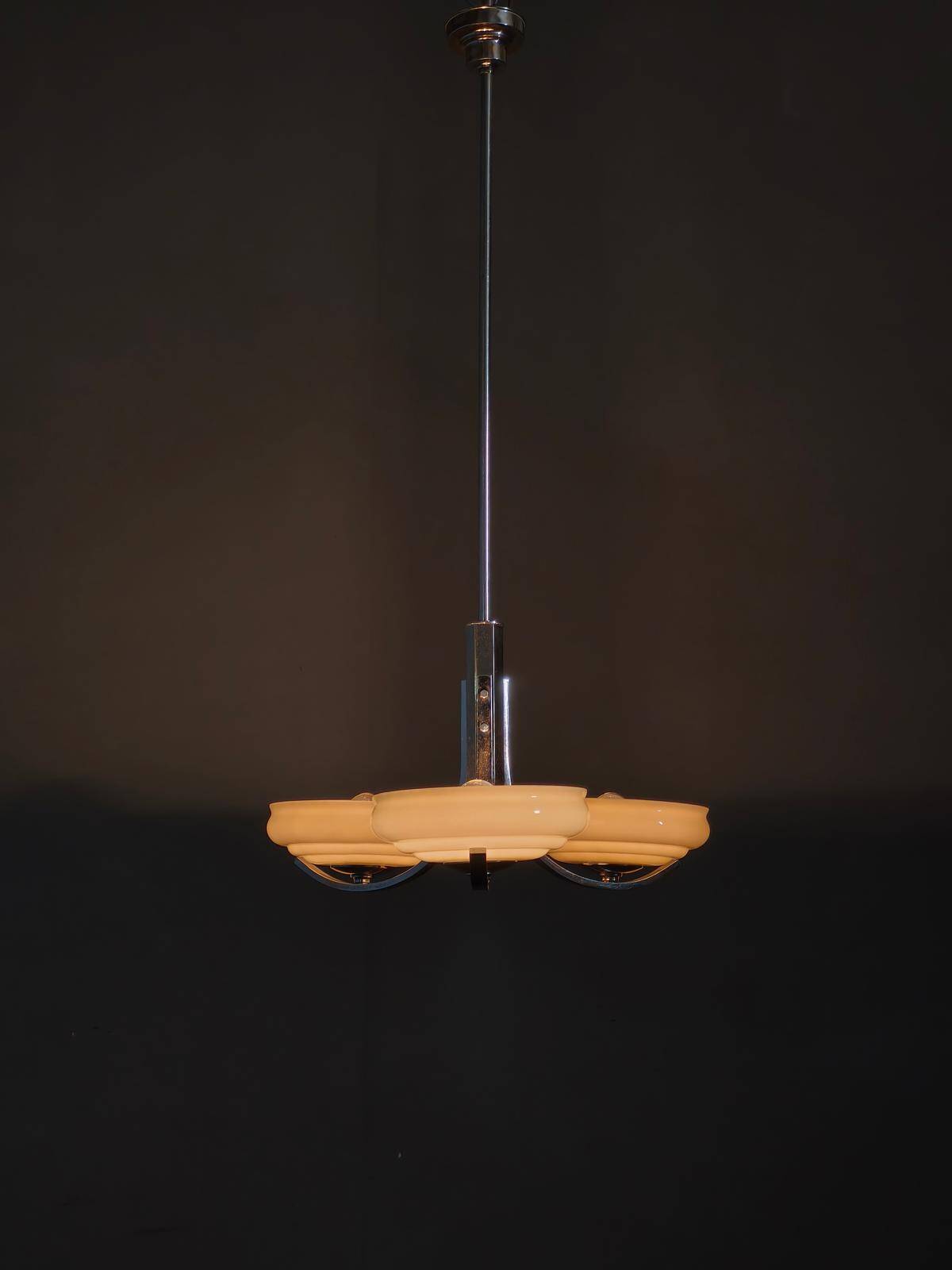 Chandelier Art Déco avec abat-jours en verre champagne, Tchécoslovaquie années 1930