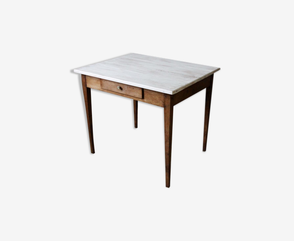 Table en bois patinée